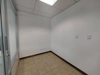Se alquila oficina en moderno edificio de Paseo Colón 25-1443