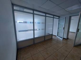 Se alquila oficina en moderno edificio de Paseo Colón 25-1443