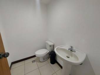 Se alquila oficina en moderno edificio de Paseo Colón 25-1443