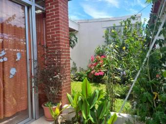 Se alquila espaciosa casa en Mata de Plátano San José 25-1701