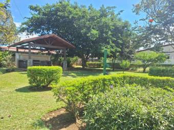 Se alquila espaciosa casa en condominio de Guácima 25-1280