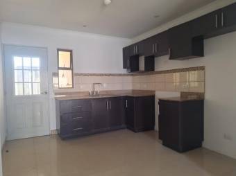 Se alquila espaciosa casa en condominio de Guácima 25-1280