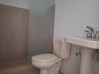 Se alquila espaciosa casa en condominio de Guácima 25-1280