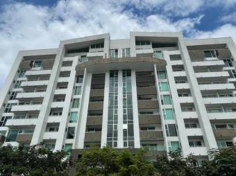 Se alquila espacioso apartamento en Ulloa Heredia 25-1690