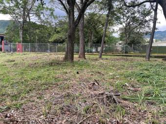 Lote plano con doble frente en zona premium ideal para desarrollo estratégico 26-1688 GS