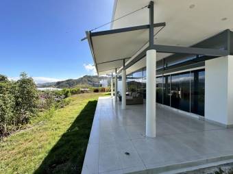 Venta de casa en condominio de Piedades Santa Ana