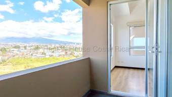 Moderno apartamento con balcón, 2 parqueos, bodega y amenidades tipo resort #26-1685 GS