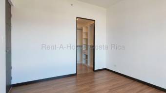 Moderno apartamento con balcón, 2 parqueos, bodega y amenidades tipo resort #26-1685 GS