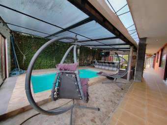 Venta de Bodega3 Viviendas Independientes en Granadilla de Curridabat. RAH 26-1591 PRECIO REBAJADO