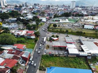 Lote comercial con doble frente y topografía plana ideal para desarrollo #25-1220 GS