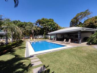 Casa moderna con terraza, jardín y amenidades premium en condominio #26-1706 GS