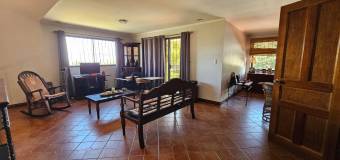 Casa amplia con segundo nivel adaptable y rodeada de naturaleza #26-1703 GS