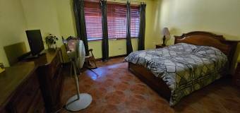 Casa amplia con segundo nivel adaptable y rodeada de naturaleza #26-1703 GS