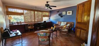 Casa amplia con segundo nivel adaptable y rodeada de naturaleza #26-1703 GS