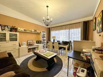 Casa con amplio lote, chimenea y naturaleza en entorno fresco #26-1682 GS