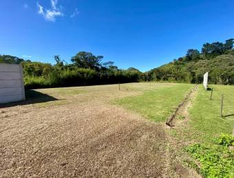 Amplio lote con 6 casas ideal para proyecto residencial o desarrollo inmobiliario #25-1244 GS