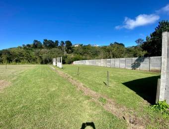 Amplio lote con 6 casas ideal para proyecto residencial o desarrollo inmobiliario #25-1244 GS