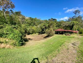 Amplio lote con 6 casas ideal para proyecto residencial o desarrollo inmobiliario #25-1244 GS