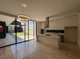 Alquiler de casa en Lindora Santa Ana