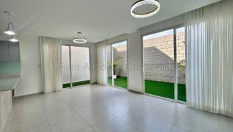 Alquiler de Casa en Piedades de Santa Ana. 