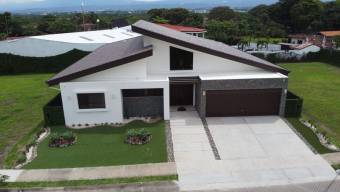 Se vende espectacular casa en Santa Ana