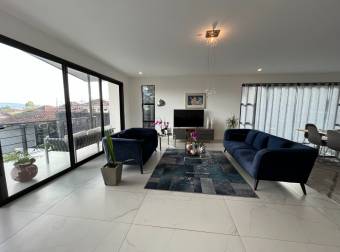 Casa amplia e iluminada en Lindora...apúrate y cómprala ya 