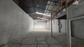 Alquiler de Local Comercial de 207mt2 en Barrio Cuba 26-1760 Alquiler de Local Comercial de 207mt2 en Barrio Cuba 26-1760