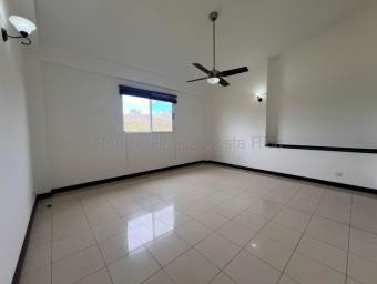 Venta de lujosa casa en condominio Bosques de Santa Ana