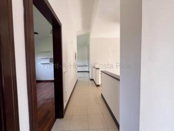 Venta de lujosa casa en condominio Bosques de Santa Ana