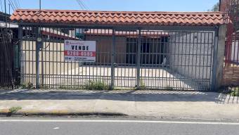 VENTA CASA EN SANTA ANA PARA PROYECTO COMERCIAL. USO DE SUELO MIXTO 