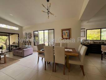 Venta de exclusiva casa en Piedades de Santa Ana