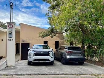 Venta de exclusiva casa en Piedades de Santa Ana