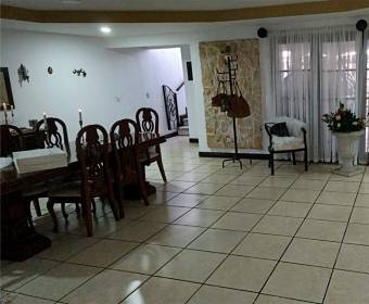 Casa en venta en Residencial Jardines del Beneficio en Santa Lucía de Barva, Heredia Casa en venta en Residencial Jardines del Beneficio en Santa Lucía de Barva, Heredia