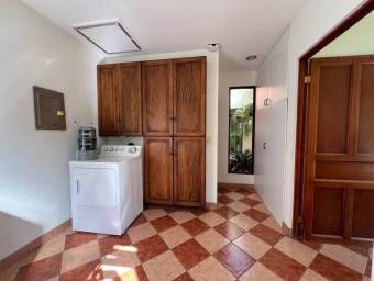 Venta de hermosa casa en San Rafael de Escazu