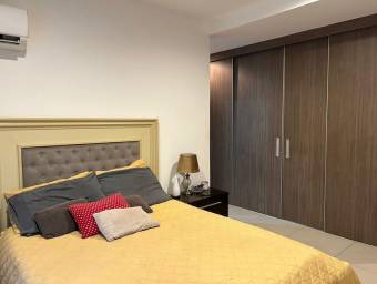 Venta de linda casa en condominio en Piedades de Santa Ana