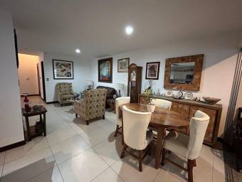 Venta de linda casa en condominio en Piedades de Santa Ana