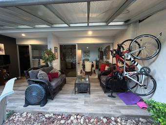 Venta de linda casa en condominio en Piedades de Santa Ana