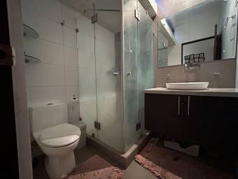 Venta de linda casa en condominio en Piedades de Santa Ana
