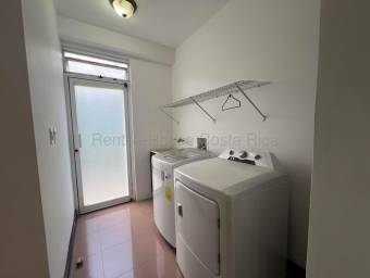 Casa de lujo con amplios espacios y acabados premium en residencial exclusivo 26-1558 GS