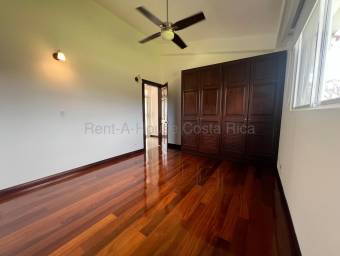 Casa de lujo con amplios espacios y acabados premium en residencial exclusivo 26-1558 GS