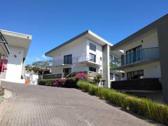 Venta de lujoso apartamento en Piedades, Santa Ana