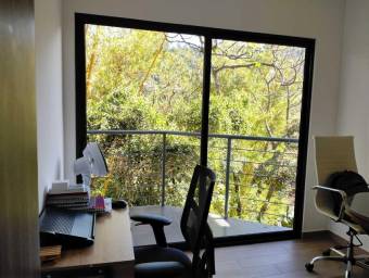 Venta de lujoso apartamento en Piedades, Santa Ana