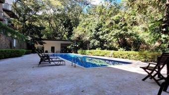 Venta de lujoso apartamento en Piedades, Santa Ana