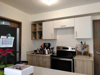 Venta de lujoso apartamento en Piedades, Santa Ana