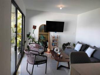 Venta de lujoso apartamento en Piedades, Santa Ana