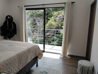 Venta de lujoso apartamento en Piedades, Santa Ana