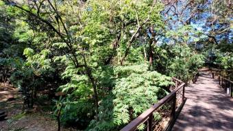 Venta de lujoso apartamento en Piedades, Santa Ana