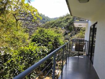 Venta de lujoso apartamento en Piedades, Santa Ana