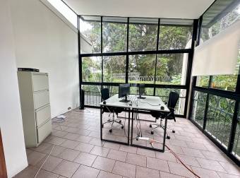 Gran oficina vistosa y cómoda, incluye mobiliario Gran oficina vistosa y cómoda, incluye mobiliario