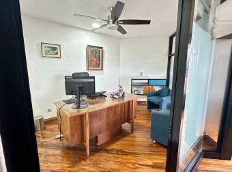 Gran oficina vistosa y cómoda, incluye mobiliario Gran oficina vistosa y cómoda, incluye mobiliario